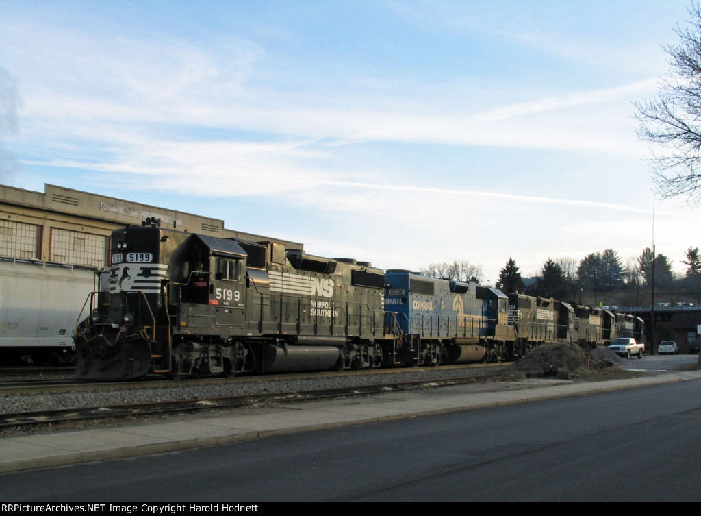 NS 5199 sits with 4 other Geeps outside the yard office